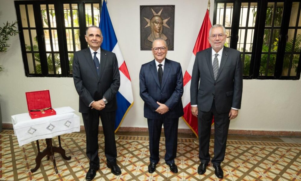 Frank Rainieri recibe la Gran Cruz de Gracia Magistral de la Orden de Malta